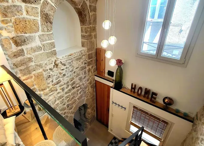 La Cathedrale Azureenne - Dans Le Vieil